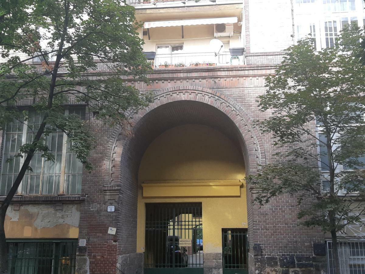 2 Bedroom Apartment Near Heroes Square Budapest Exterior foto